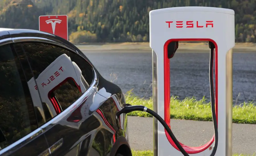 How many amps does a Tesla charger draw: helpful super guide